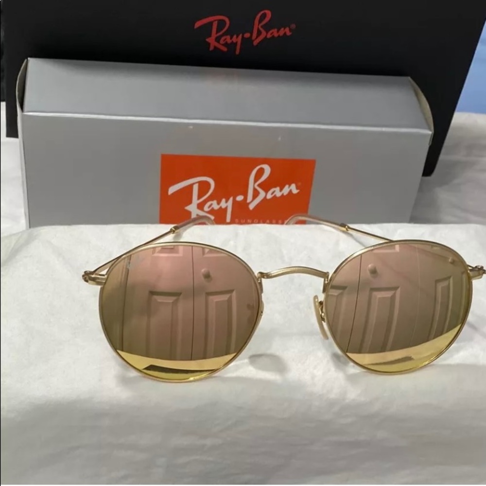 COPY -  ray ban sunglasses. Comes with sunglasses, case, and a dust cloth